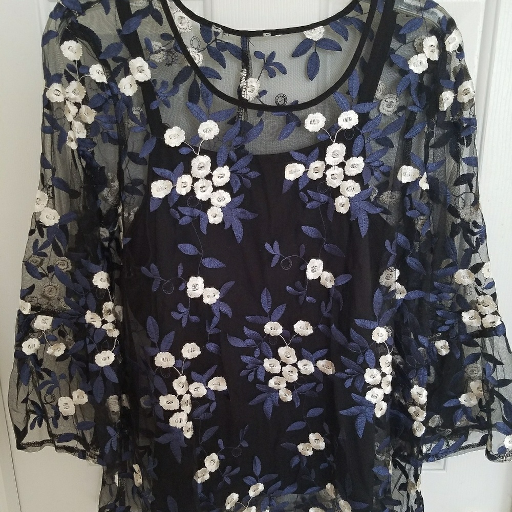 🌺 Sheer floral blouse